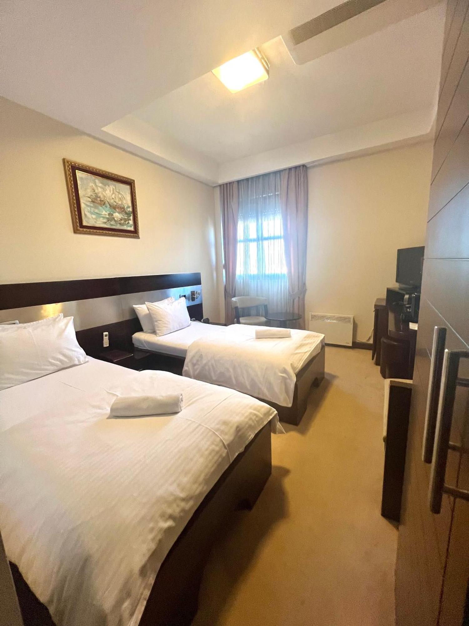 Hotel Aria Mitrovici  Екстериор снимка