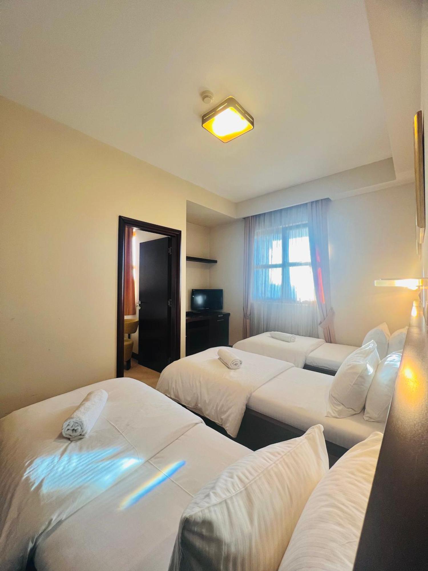 Hotel Aria Mitrovici  Екстериор снимка