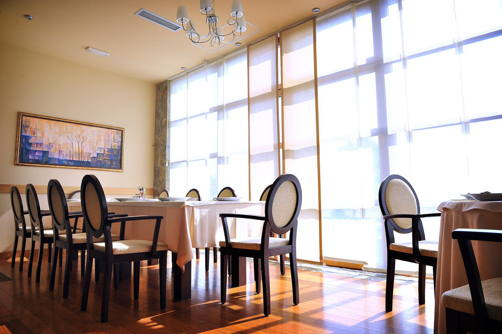 Hotel Aria Mitrovici  Екстериор снимка