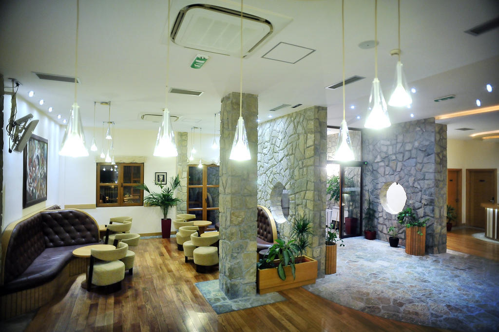 Hotel Aria Mitrovici  Екстериор снимка