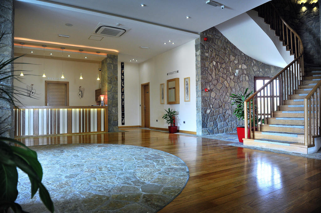 Hotel Aria Mitrovici  Екстериор снимка