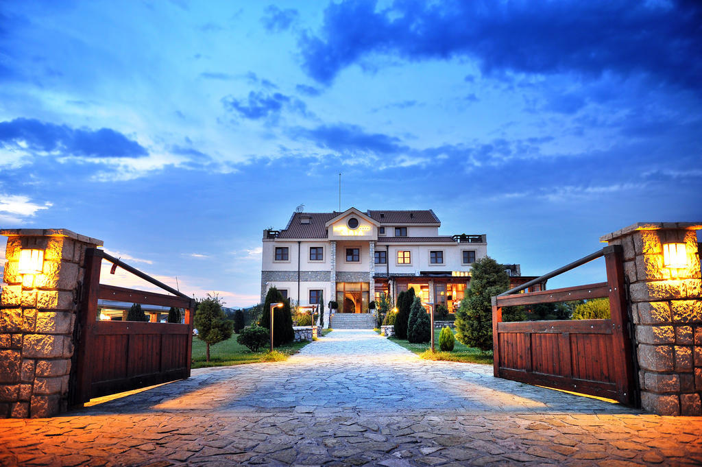 Hotel Aria Mitrovici  Екстериор снимка