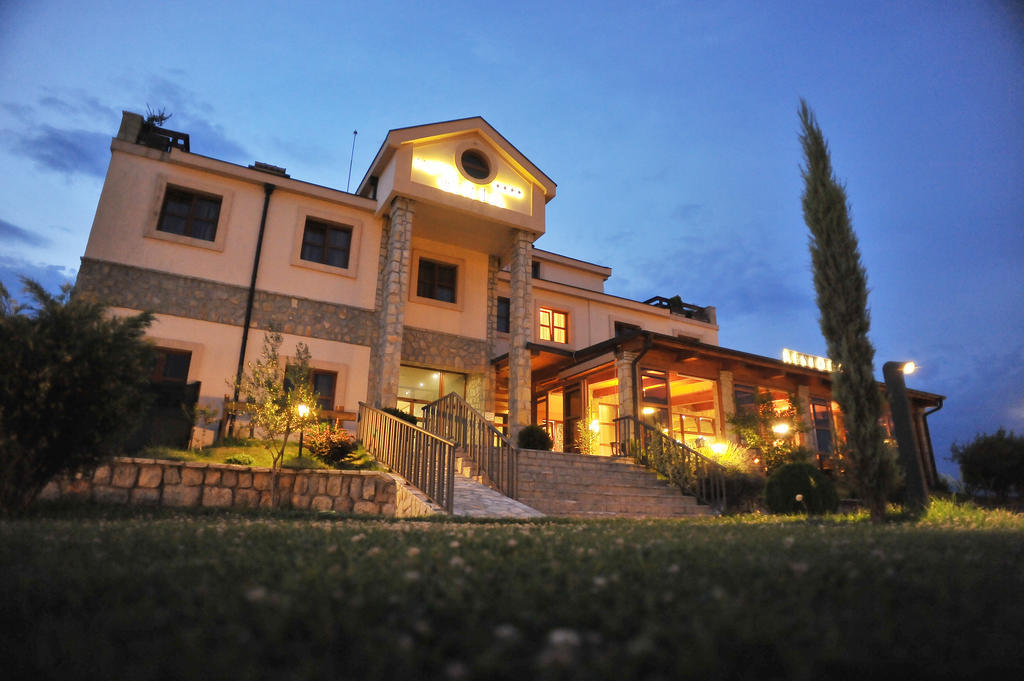 Hotel Aria Mitrovici  Екстериор снимка