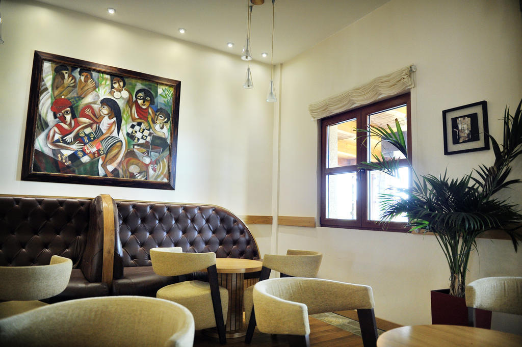 Hotel Aria Mitrovici  Екстериор снимка