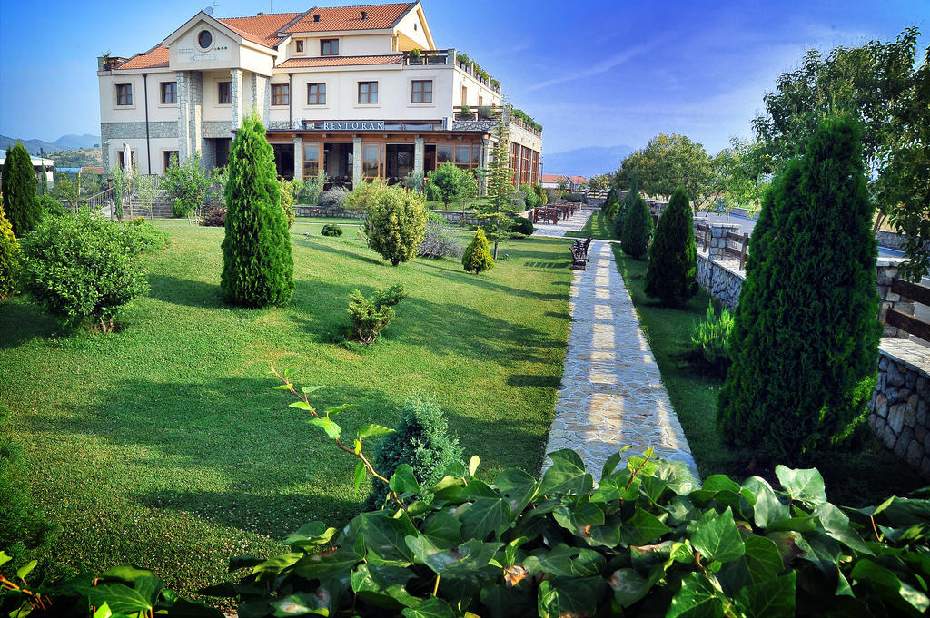 Hotel Aria Mitrovici  Екстериор снимка