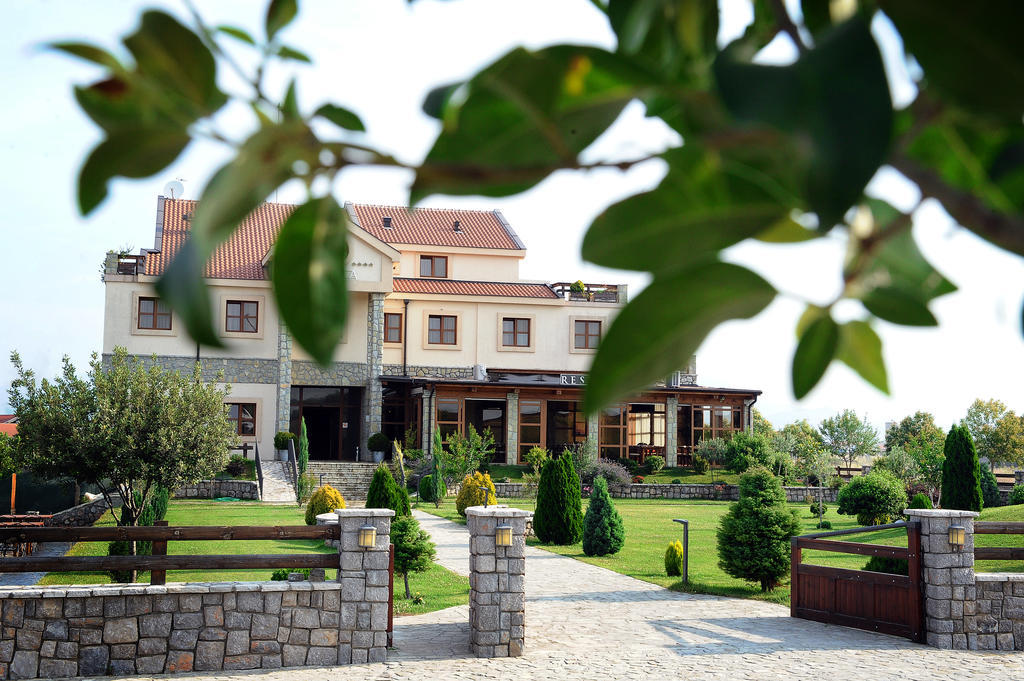 Hotel Aria Mitrovici  Екстериор снимка