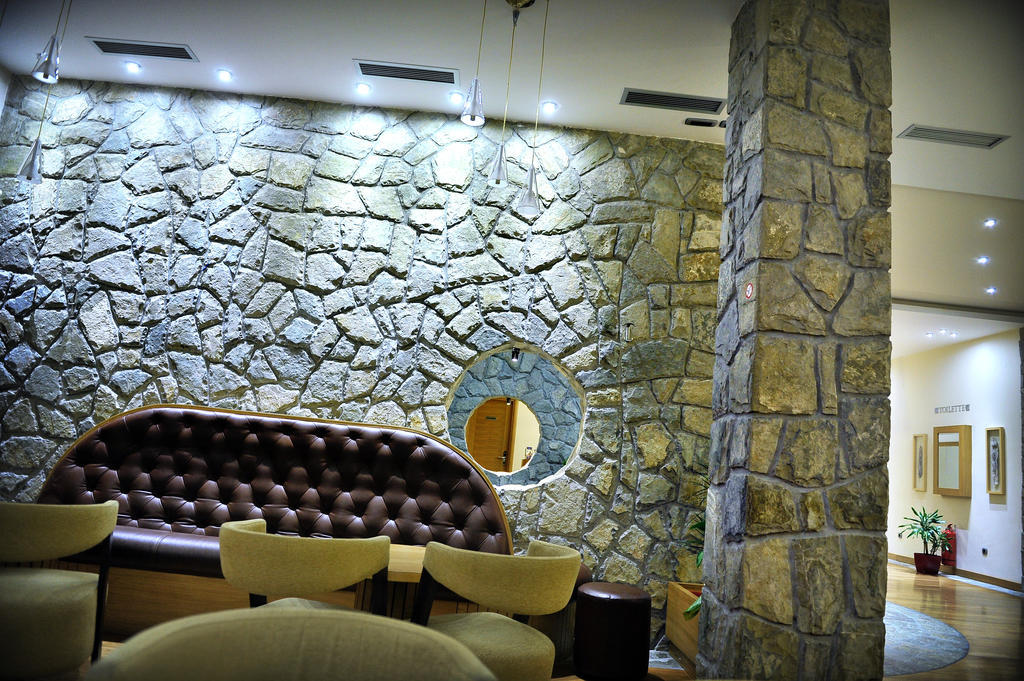 Hotel Aria Mitrovici  Екстериор снимка