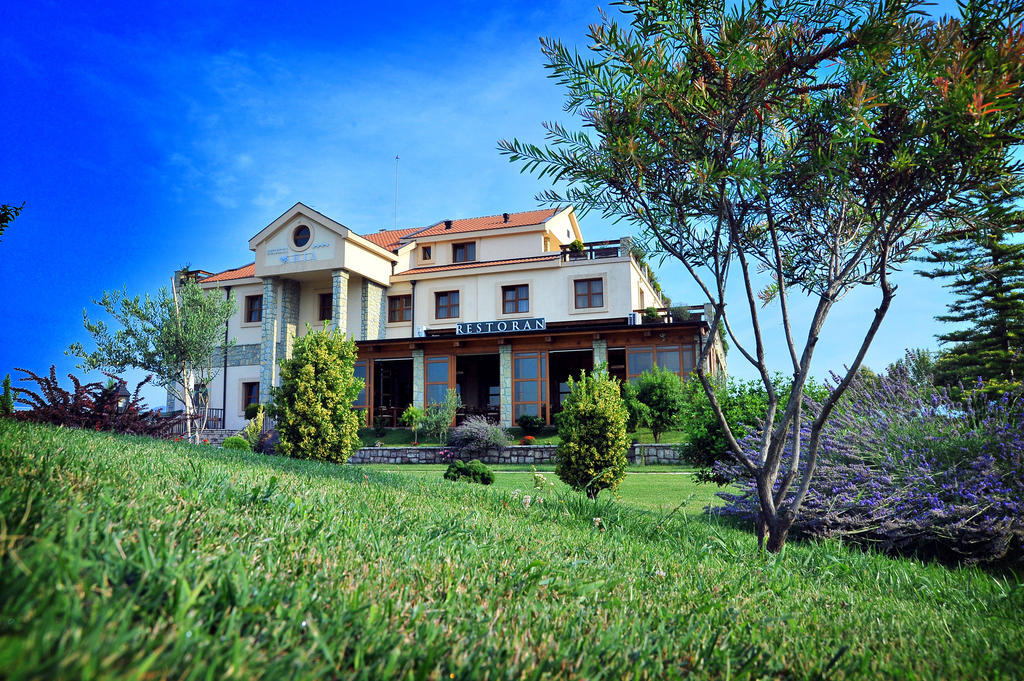 Hotel Aria Mitrovici  Екстериор снимка
