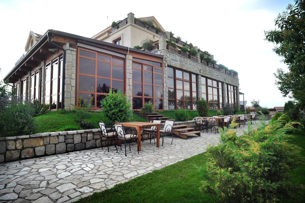 Hotel Aria Mitrovici  Екстериор снимка