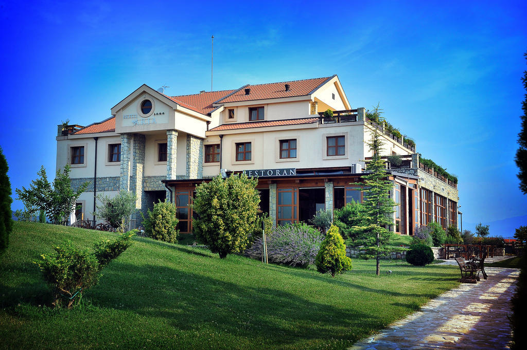 Hotel Aria Mitrovici  Екстериор снимка